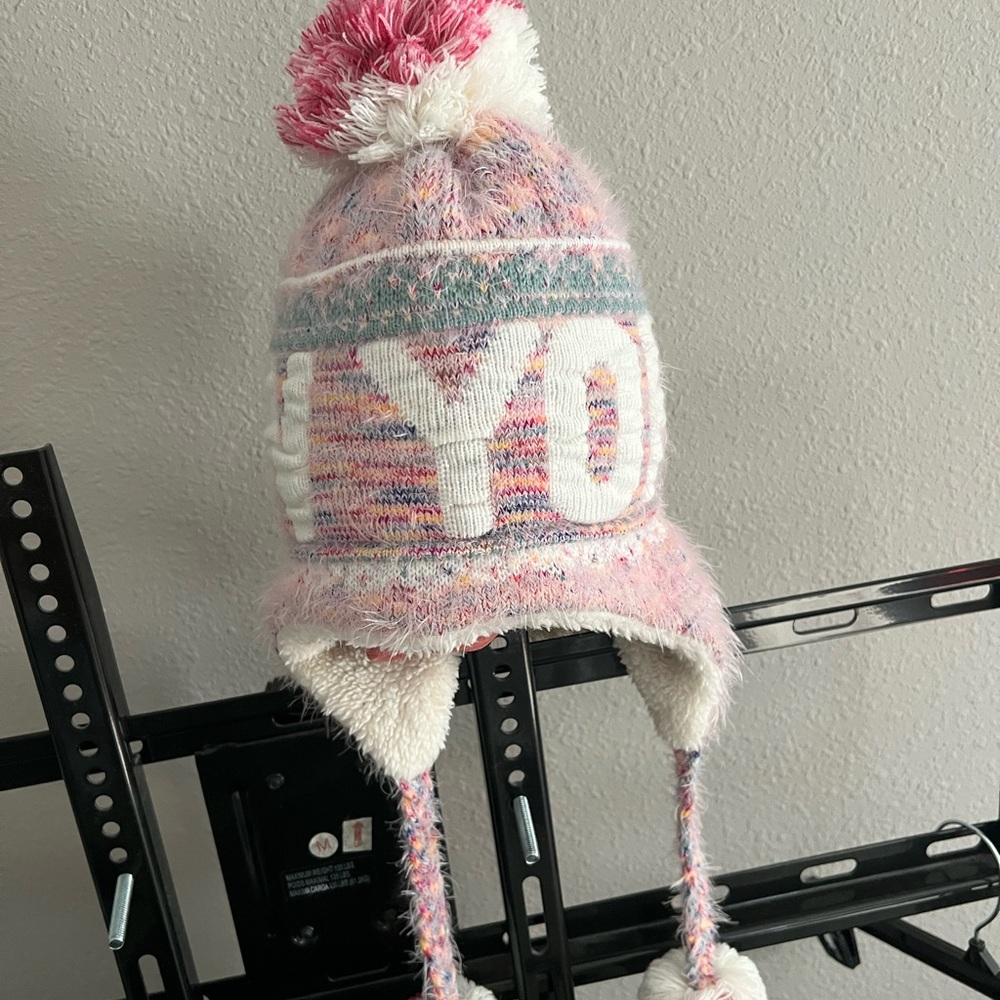 Robin Ruth Multicolor Knit Hat with Pom-Poms 
Logo -New York